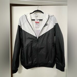 Nike women’s windbreaker